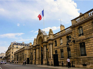 ПАРИЗ ИЗНЕНАЂЕН ТРАМПОВИМ КРИТИКАМА