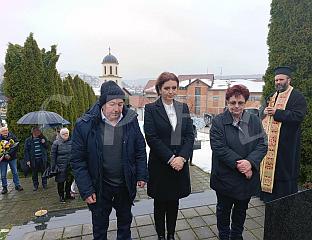 ИНСИСТИРАТИ ДА ОДГОВОРНИ ЗА МАСОВНУ ГРОБНИЦУ БУДУ КАЖЊЕНИ