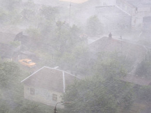 БУРА ЈАЧИНЕ 50 КИЛОМЕTАРА НА ЧАС, НЕМА ПРИЈАВА О ШTЕTИ