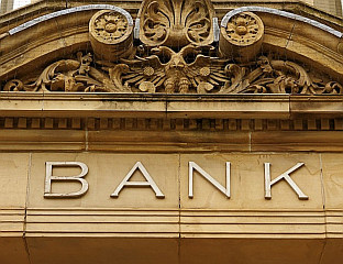 ПОЈАЧАНА ЗАШТИТА АМЕРИЧКИХ БАНАКА У ПАРИЗУ