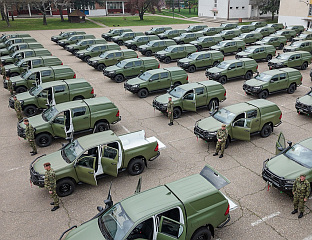 ПРЕДСТАВЉЕНО 70 НОВИХ ТЕРЕНСКИХ ВОЗИЛА ВОЈСКЕ СРБИЈЕ