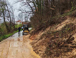 ОБИЛНЕ ПАДАВИНЕ ИЗАЗИВАЈУ КЛИЗИШТА И ШТЕТУ НА ИНФРАСТРУКТУРИ