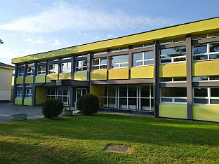 ПРЕДСТАВНИЦИ ЗАВОДА ИНФОРМИСАЛИ УЧЕНИКЕ О МОГУЋНОСТИМА НАСТАВКА ШКОЛОВАЊА