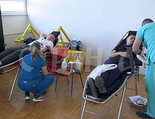 ВЕЛИКИ ОДЗИВ УЧЕНИКА У АКЦИЈИ ДОБРОВОЉНОГ ДАВАЊА КРВИ
