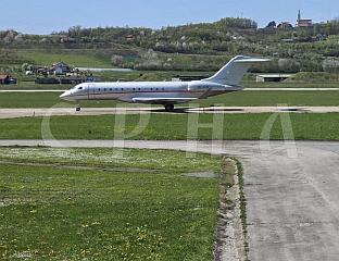 НА БАЊАЛУЧКИ АЕРОДРОМ ДОПУТОВАО ДОНАЛД ТРАМП МЛАЂИ