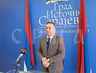 ПАРК ВЕЛИКАНА СРПСКОГ ЗДРАВСТВА - ОДА СВИМ ЗДРАВСТВЕНИМ РАДНИЦИМА У ПЕТ БОЛНИЦА СРПСКОГ САРАЈЕВА