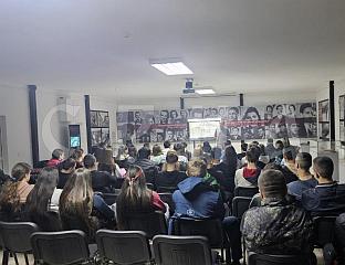 УЧЕНИЦИ ДЕВЕTИХ РАЗРЕДА НА РАДИОНИЦИ О ПРОБОЈУ ЈАСЕНОВАЧКИХ ЛОГОРАША