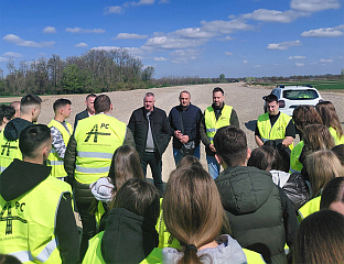 УЧЕНИЦИ ИЗ ЈАЊЕ ПОСЈЕТИЛИ ГРАДИЛИШТЕ ДИОНИЦЕ АУТО-ПУТА РАЧА-БИЈЕЉИНА