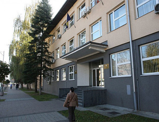 ДВА ЛИЦА У СТАЊУ НЕУРАЧУНЉИВОСТИ ПО НАГОВОРУ ПОКУШАЛА УБИТИ МУШКАРЦА