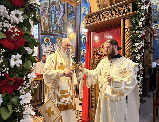 МИТРОПОЛИТ ФОТИЈЕ СЛУЖИО ВАСКРШЊУ ЛИТУРГИЈУ У ХРАМУ РОЂЕЊА ПРЕСВЕТЕ БОГОРОДИЦЕ