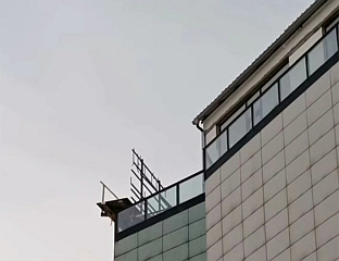 ПАЛЕ МЕРДЕВИНЕ СА ТРЖНОГ ЦЕНТРА И ПОВРИЈЕДИЛЕ ЖЕНУ