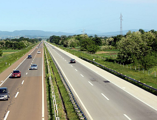 ПОВОЉНИ УСЛОВИ ЗА ВОЖЊУ, УМЈЕРЕН ИНТЕНЗИТЕТ САОБРАЋАЈА
