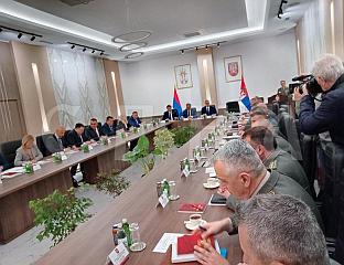 ПОЧЕО САСТАНАК ВУЧИЋА И РУКОВОДСТВА СРПСКЕ СА ПРЕДСТАВНИЦИМА МИНИСТАРСТВА ОДБРАНЕ И ВОЈСКЕ СРБИЈЕ