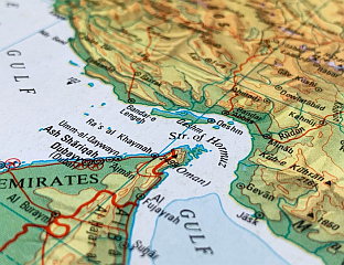 ГРУПА ОД 20 БРОДОВА КРЕЋЕ СЕ КА ИЗЛАЗУ ИЗ ПЕРСИЈСКОГ ЗАЛИВА