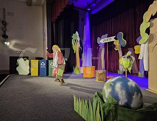 ИЗВЕДЕНА ПРЕДСТАВА "ЧУВАРИ ПЛАНЕТЕ"