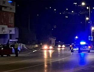 ПОГИНУЛО ТРОГОДИШЊЕ ДИЈЕТЕ, ИСТРГЛО СЕ ИЗ РУКУ МАЈКЕ И УДАРИЛО ГА ВОЗИЛО