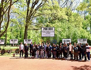 ALUMNI OF HARVARD AND STANFORD VISIT MEMORIAL SITE, EXPRESS RESPECT FOR VICTIMS