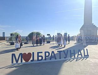 БРАТУНАЧКИ КУД "МОСТ" И ПРИЈАТЕЉИ УЉЕПШАЛИ ПОПОДНЕ ПОСЈЕТИОЦИМА БЕОГРАДСКЕ ТВРЂАВЕ