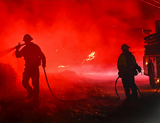 РАСПОРЕЂЕНО 1.400 ВАТРОГАСАЦА И 100 ПРИПАДНИКА ВОЈСКЕ