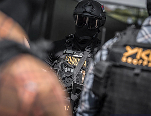 ЗАПЛИЈЕЊЕНО 15 КИЛОГРАМА КОКАИНА, УХАПШЕНА ТРИ МУШКАРЦА