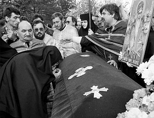 МОШТИ ВЛАДИКЕ НИКОЛАЈА ВЕЛИМИРОВИЋА ПРЕНЕСЕНЕ 3. МАЈА У ЛЕЛИЋ