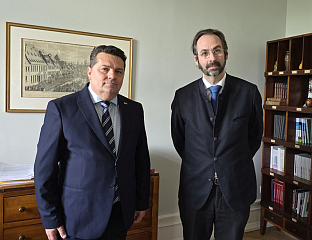 СТЕВАНДИЋ: ПАПНИК СПРЕМАН ДА ПОМОГНЕ ЈЕР СЕ ПОКУШАВА ОТЕТИ ЗЕМЉА ЦРКВИ