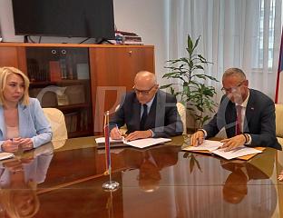 ОСТОЈИЋ И ТРИФУНОВИЋ ПОТПИСАЛИ УГОВОР О БАЊСКОМ ЛИЈЕЧЕЊУ ПЕНЗИОНЕРА