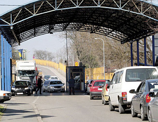 ПОЈАЧАН САОБРАЋАЈ НА УЛАЗУ У БиХ ИЗ ХРВАТСКЕ И СРБИЈЕ