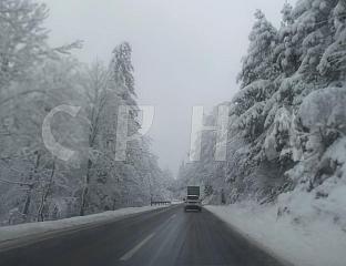 НА ХАН ПОГЛЕДУ  САОБРАЋАЈ ОТЕЖАН ЗБОГ СНИЈЕГА
