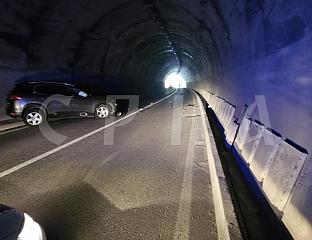 ЧЕТИРИ ЛИЦА ПОВРИЈЕЂЕНА У СУДАРУ, САОБРАЋАЈ ОБУСТАВЉЕН