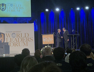 JUDSON UNIVERSITY PRESENTS AWARD TO DODIK