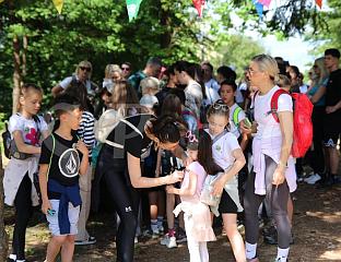 У ШЕТЊИ ОЗРЕНОМ ОКО 300 ДЈЕЦЕ У ПРАТЊИ РОДИТЕЉА