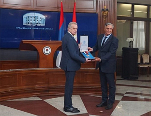 KARAN PRESENTS DECORATION TO GRIGORIEV