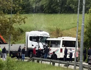 У УДЕСУ ПОГИНУО ВОЗАЧ АУТОБУСА, ДЕСЕТ ОСОБА ПОВРИЈЕЂЕНО