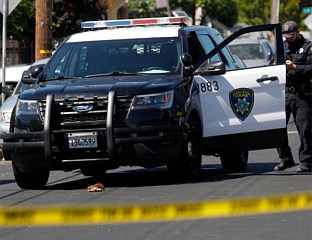 DRIVER STRIKES PEDESTRIANS IN OAKLAND, THREE KILLED