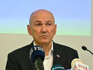 ГРУПА ПОСЛАНИКА СДС-а НОМИНОВАЛА ЈАНШУ ЗА ПРЕМИЈЕРА