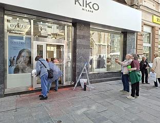 УХАПШЕН ОСУМЊИЧЕНИ ЗА ПОСИПАЊЕ БОЈЕ НА РАДЊЕ КОМПАНИЈА ИЗ СРБИЈЕ