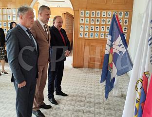 ОДАТА ПОЧАСТ И ПОЛОЖЕНО ЦВИЈЕЋЕ У СПОМЕН-СОБИ У БРАТУНЦУ