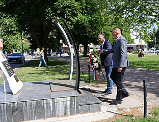 ПОЛОЖЕН ВИЈЕНАЦ НА СПОМЕНИК ПОГИНУЛИМ ПОРТУГАЛСКИМ ВОЈНИЦИМА
