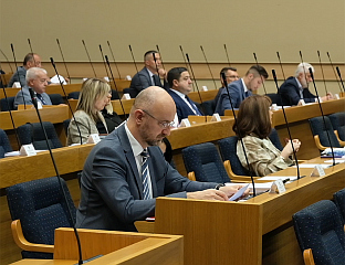 ПОСЛАНИЦИ ДАНАС О ОБАВЕЗАМА КОЈЕ ПРОИСТИЧУ ИЗ ПРОЦЕСА ПРИДРУЖИВАЊА ЕУ