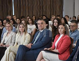 МИНИЋ: ПРИЈЕДЛОГЕ МЛАДИХ ПРЕТОЧИЋЕМО У КОНКРЕТНЕ МЈЕРЕ