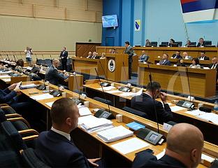 УСВАЈАЊЕМ ДЕКЛАРАЦИЈЕ ЈОШ ЈЕДНОМ ПОКАЗАНО ДА ЈЕ ШМИТ НЕБИТАН ЗА СРПСКУ