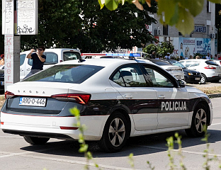 ФИНГИРАЛИ САОБРАЋАЈНЕ НЕЗГОДЕ, ДВА ЛИЦА УХАПШЕНО, ОДУЗЕТО ВИШЕ СКУПОЦЈЕНИХ АУТОМОБИЛА