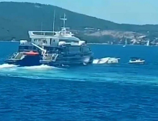 СУДАРИЛИ СЕ КАТАМАРИН И ЈЕДРИЛИЦА ИЗМЕЂУ БРАЧА И ШОЛТЕ, ТРАГА СЕ ЗА ДВА ЛИЦА