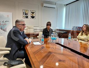 ПРЕДСТАВНИШТВО СРПСКЕ ДОНИРАЛО НАРОДНОЈ БИБЛИОТЕЦИ 430 КЊИГА