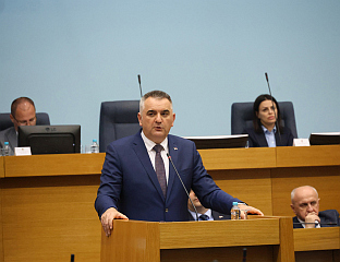 МИНИЋ: ГРАД БАЊАЛУКА ДУГУЈЕ ДОБАВЉАЧИМА 74 МИЛИОНА КМ