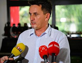 ЗАХВАЉУЈУЋИ ВЛАДИ РИЈЕШЕНО ПИТАЊЕ ПЛАТА, ЗА ОСТАЛО СЛИЈЕДЕ ПРЕГОВОРИ