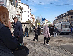 ЖЕНА СМРТНО СТРАДАЛА У НАПАДУ НОЖЕМ У ТРЖНОМ ЦЕНТРУ У КРАСНОДАРУ