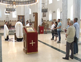 СЛУЖЕН ПОМЕН ЗА 17 УБИЈЕНИХ МЈЕШТАНА СЕЛА ДОЈНИЦЕ КРАЈ ПРИЗРЕНА