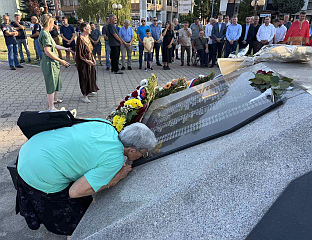 СЛУЖЕН ПАРАСТОС СВИМ СРПСКИМ ЈУНАЦИМА, ЊИХОВА ЖРТВА НИЈЕ ЗАБОРАВЉЕНА
